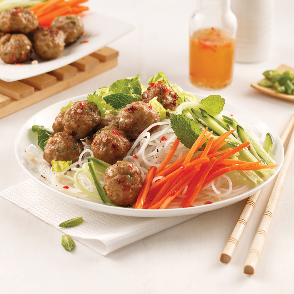 Bol Bun Cha Aux Boulettes De Porc Et Citronnelle Sur Vermicelles De Riz ...